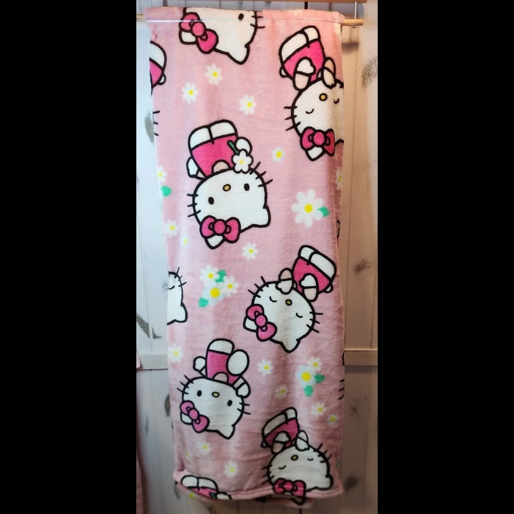 Hello Kitty Flower Power Blanket